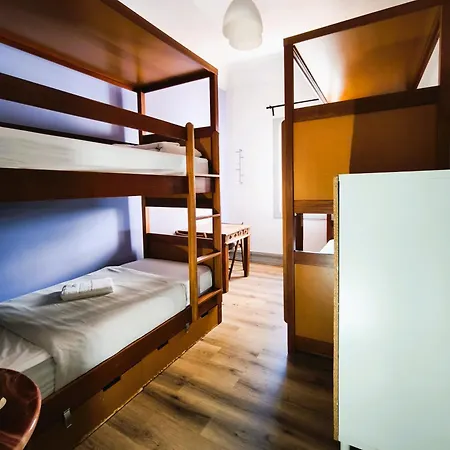 Ey Lisbon Guesthouse Лиссабон