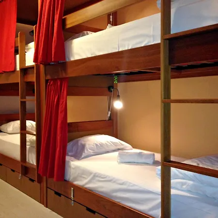 Ey Lisbon Guesthouse Лиссабон